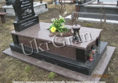 Alt надгробна плита